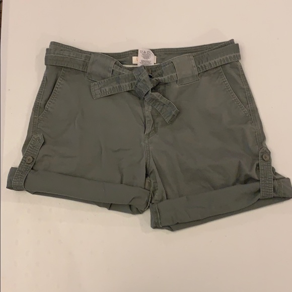 Olive Green Cargo Shorts w Adjustable Leg Lengths - Picture 3 of 4